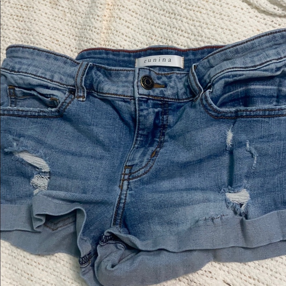 distressed jean shorts💗💗